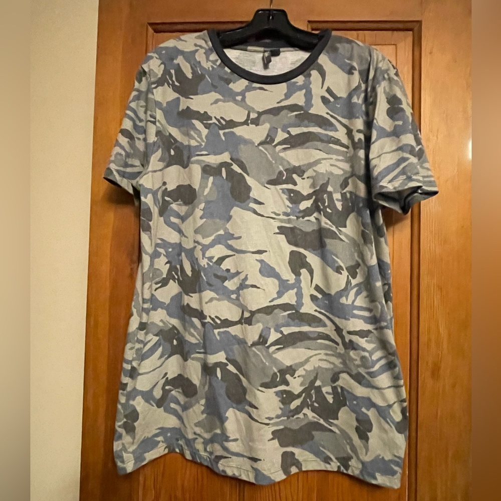 ASOS “Retain Control” Blue Camouflage T-Shirt Men’s Size Large